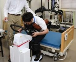 介護ロボット実演 佐賀大